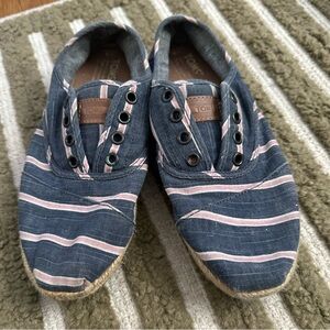 TOMS Women’s Navy and Pink Striped Sneakers size 6